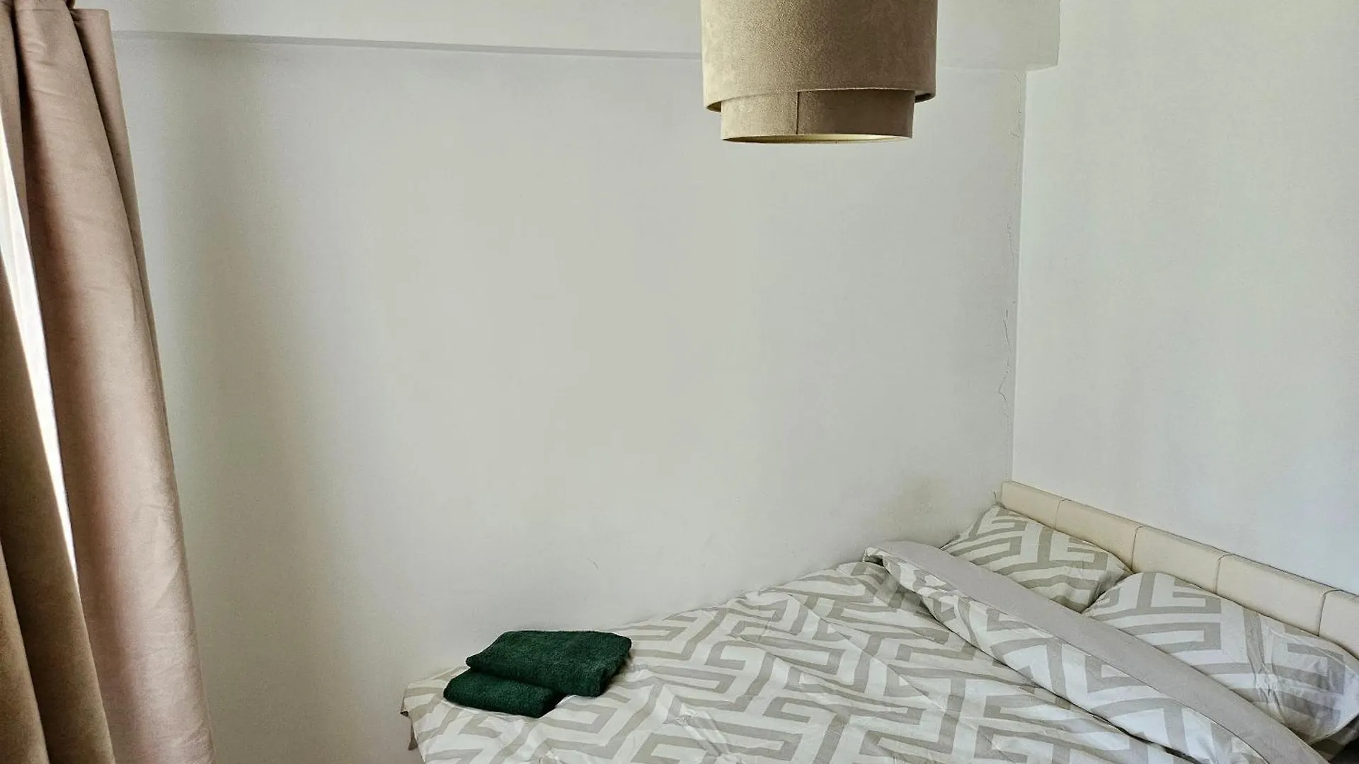 Home In London Nr Heathrow N Parking Northolt