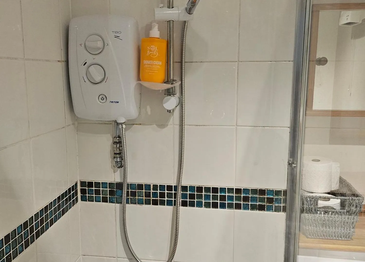 Home In London Nr Heathrow N Parking Northolt  United Kingdom