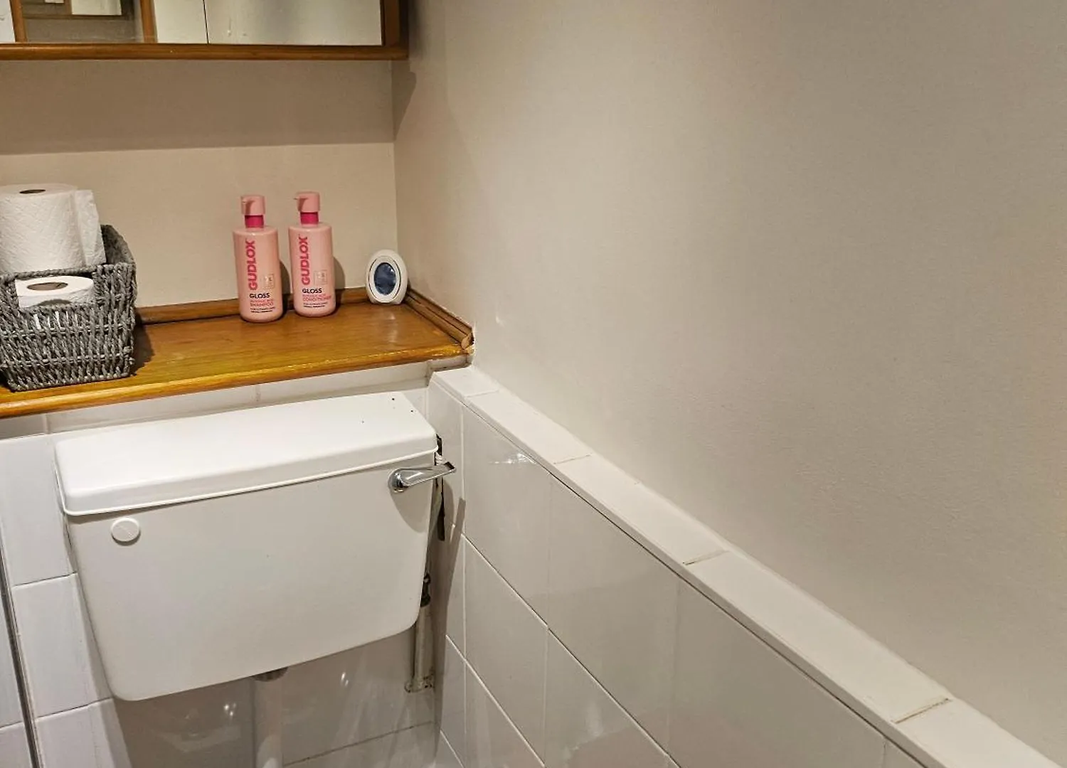 Home In London Nr Heathrow N Parking Northolt  Holiday home