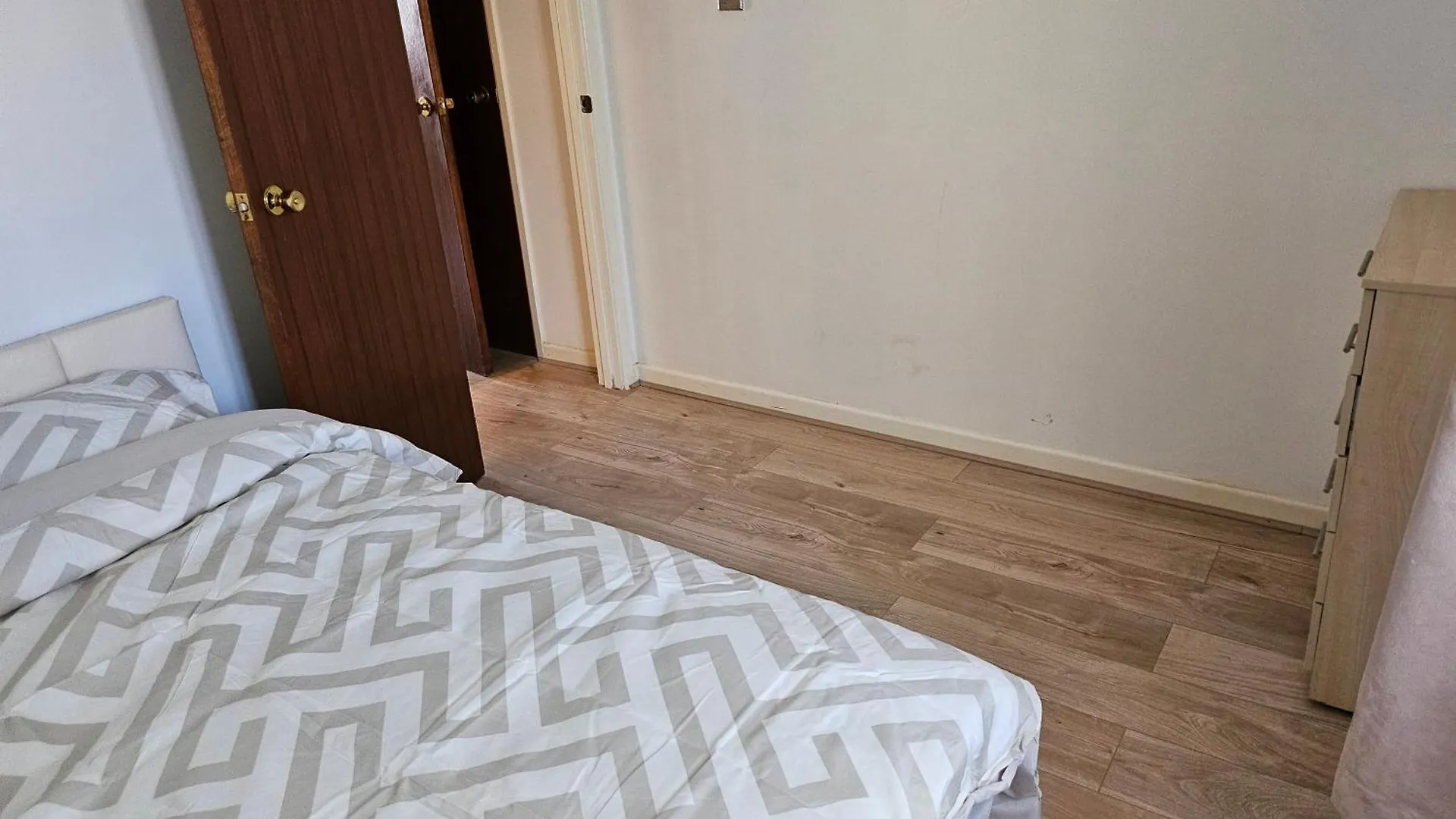 Home In London Nr Heathrow N Parking Northolt  Northolt (Greater London)