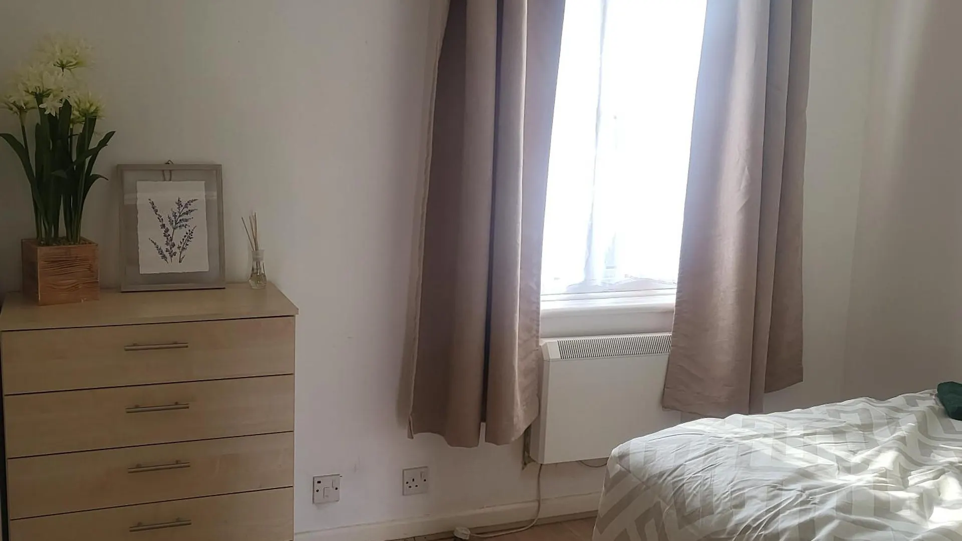 Home In London Nr Heathrow N Parking Northolt